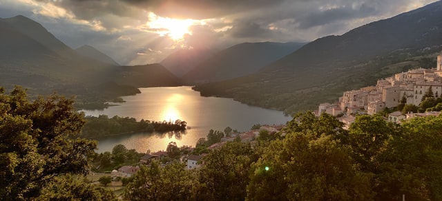 Nel Borgo di Barrea tra Storie di Chiese e di Santi