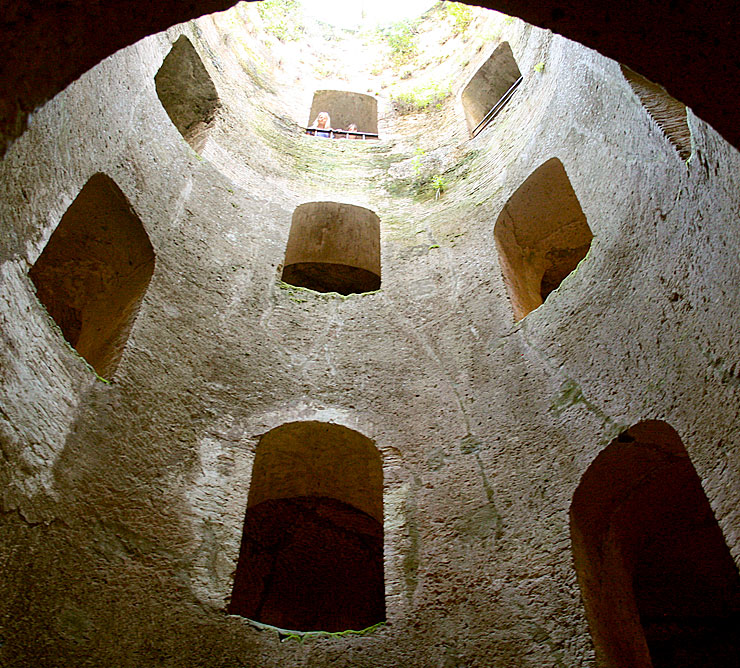 Pozzo di San Patrizio, ingresso saltafila